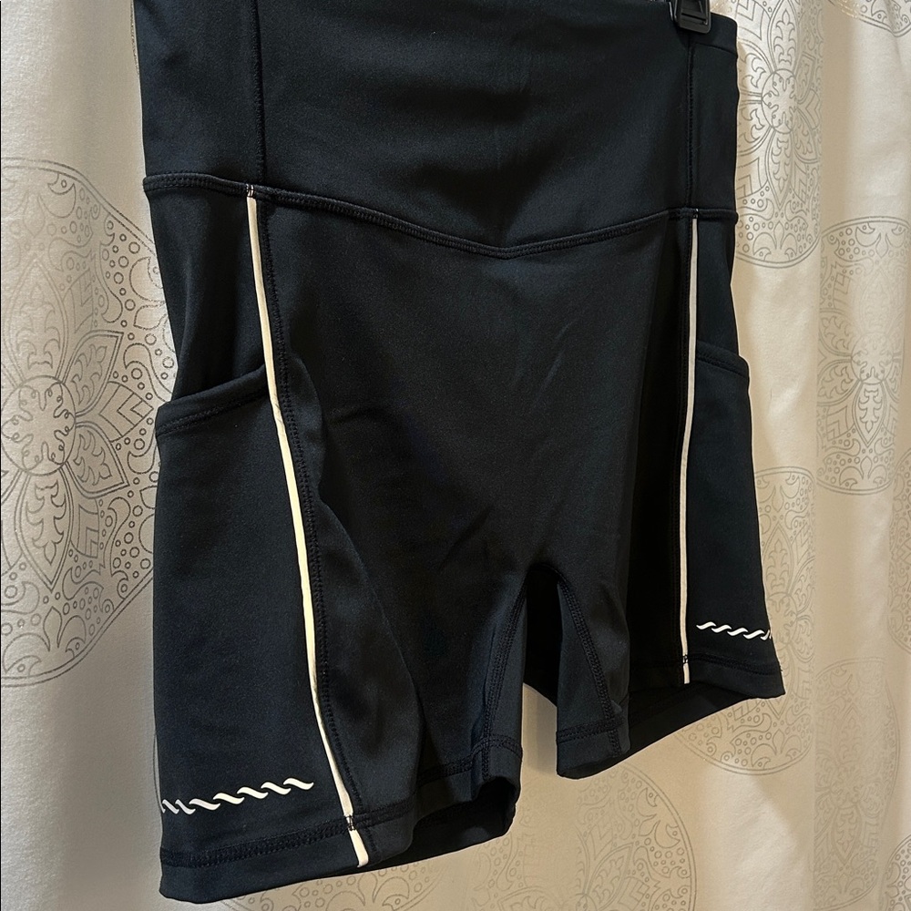 Fabletics Motion 365 + Piped High-Waisted Run Black Women's Bike Shorts Medium - Picture 6 of 12